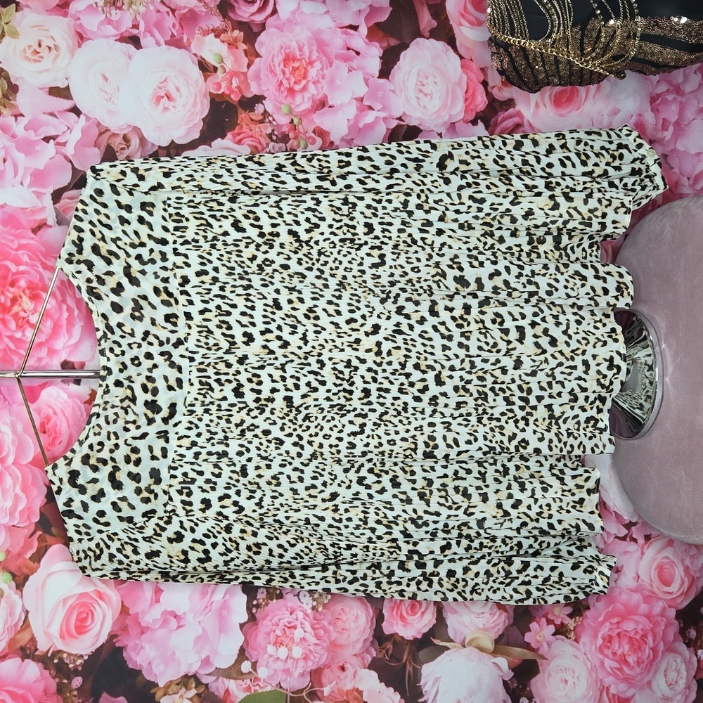 Banana Republic Animal Print Pleated Shirt size small, brown, cream, black - Picture 5 of 9